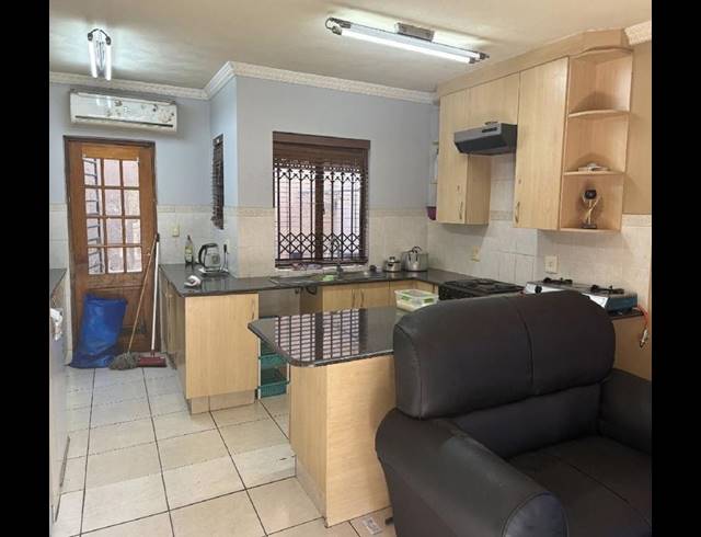3 BEDROOM PROPERTY TO RENT IN WINCHESTER HILLS